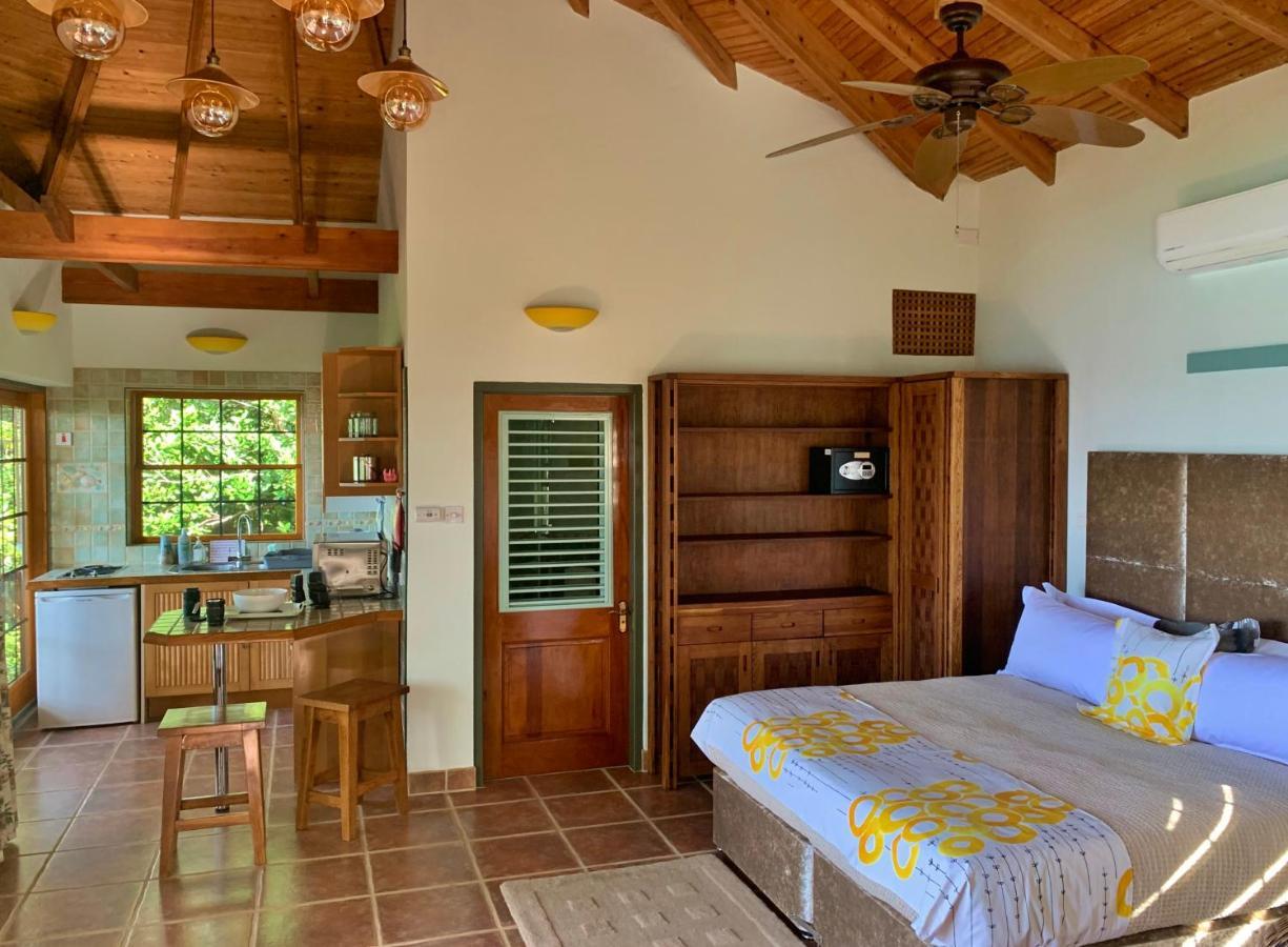 Отель Tropical Hideaway Port Elizabeth Экстерьер фото