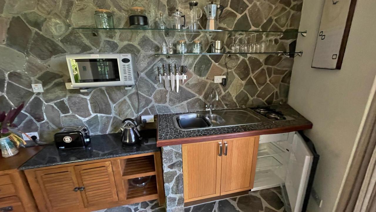 Отель Tropical Hideaway Port Elizabeth Экстерьер фото